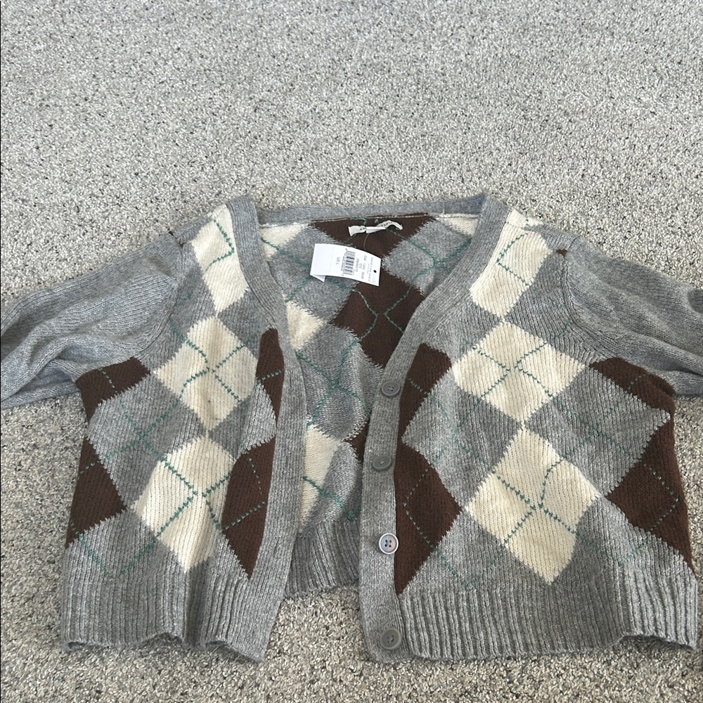 American Eagle  gray and Brown Argyle Women's Sweater. Slightly cropped